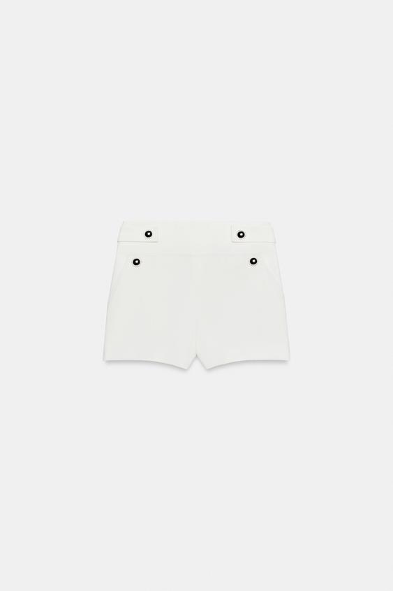 Bermuda à boutons métalliques