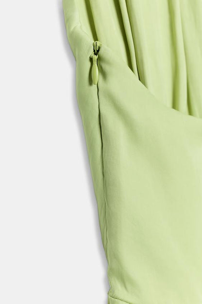 Robe asymétrique satinée avec nœud