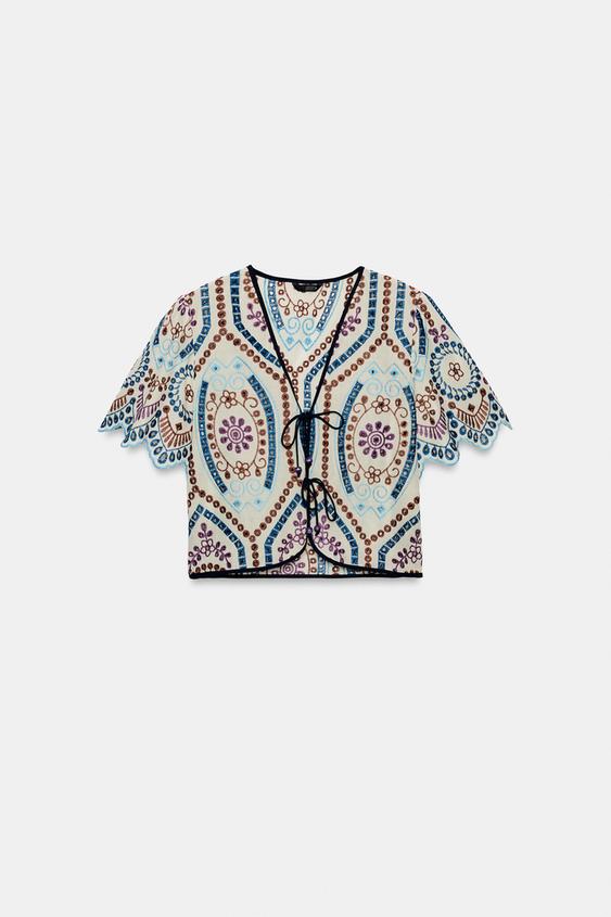 Top court à broderies ajourées