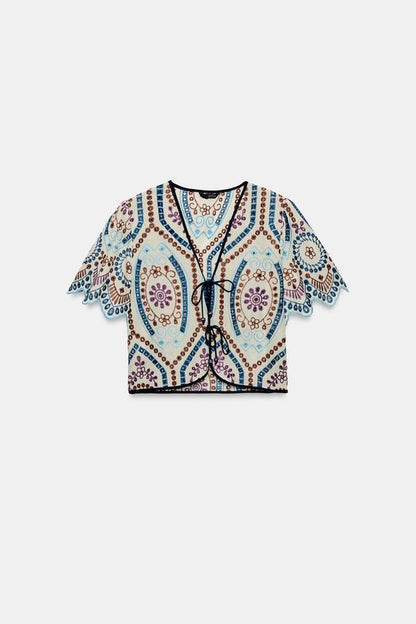 Top court à broderies ajourées