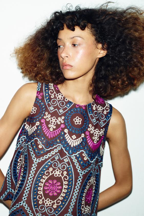 Top à broderies ajourées