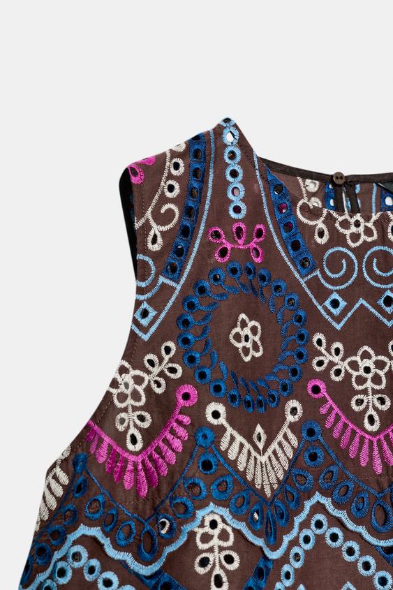 Top à broderies ajourées