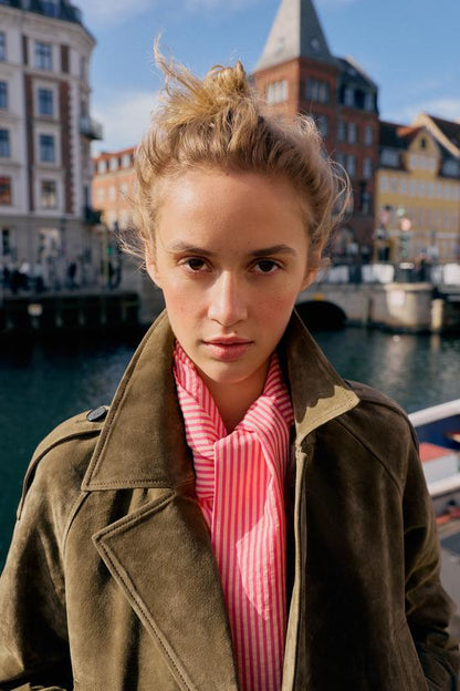 Trench court croisé 100 % cuir