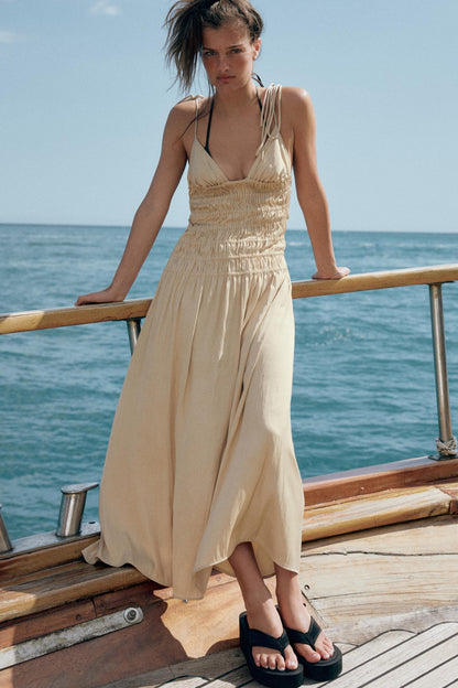 Robe midi satinée à fronces