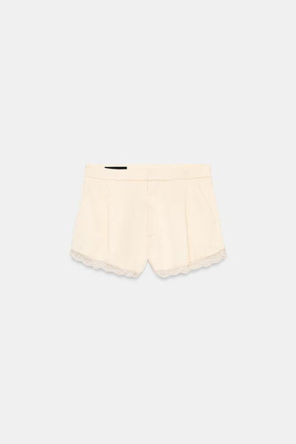 Short satiné en dentelle
