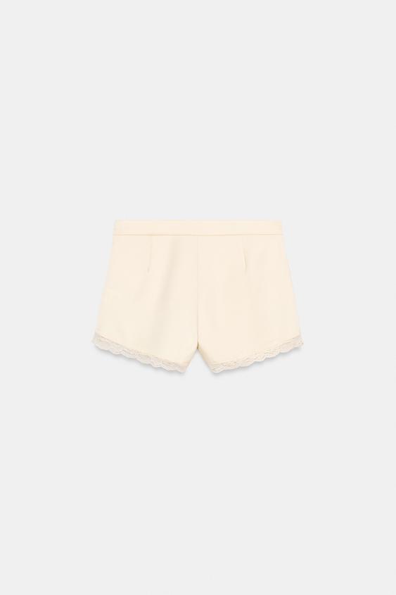 Short satiné en dentelle