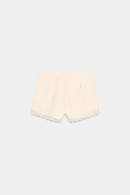 Short satiné en dentelle