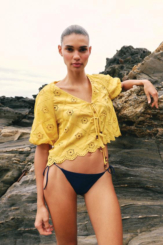 Top à broderies ajourées
