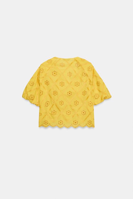 Top à broderies ajourées
