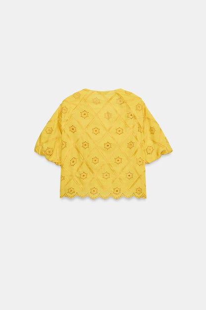 Top à broderies ajourées