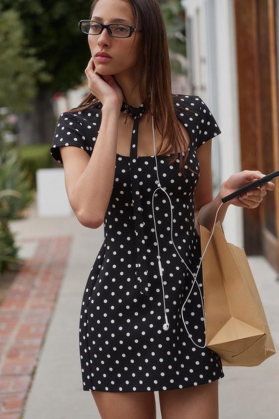 Robe courte lien à nouer à pois