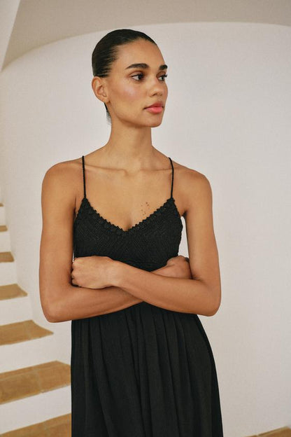 Robe longue contrastée en maille au crochet