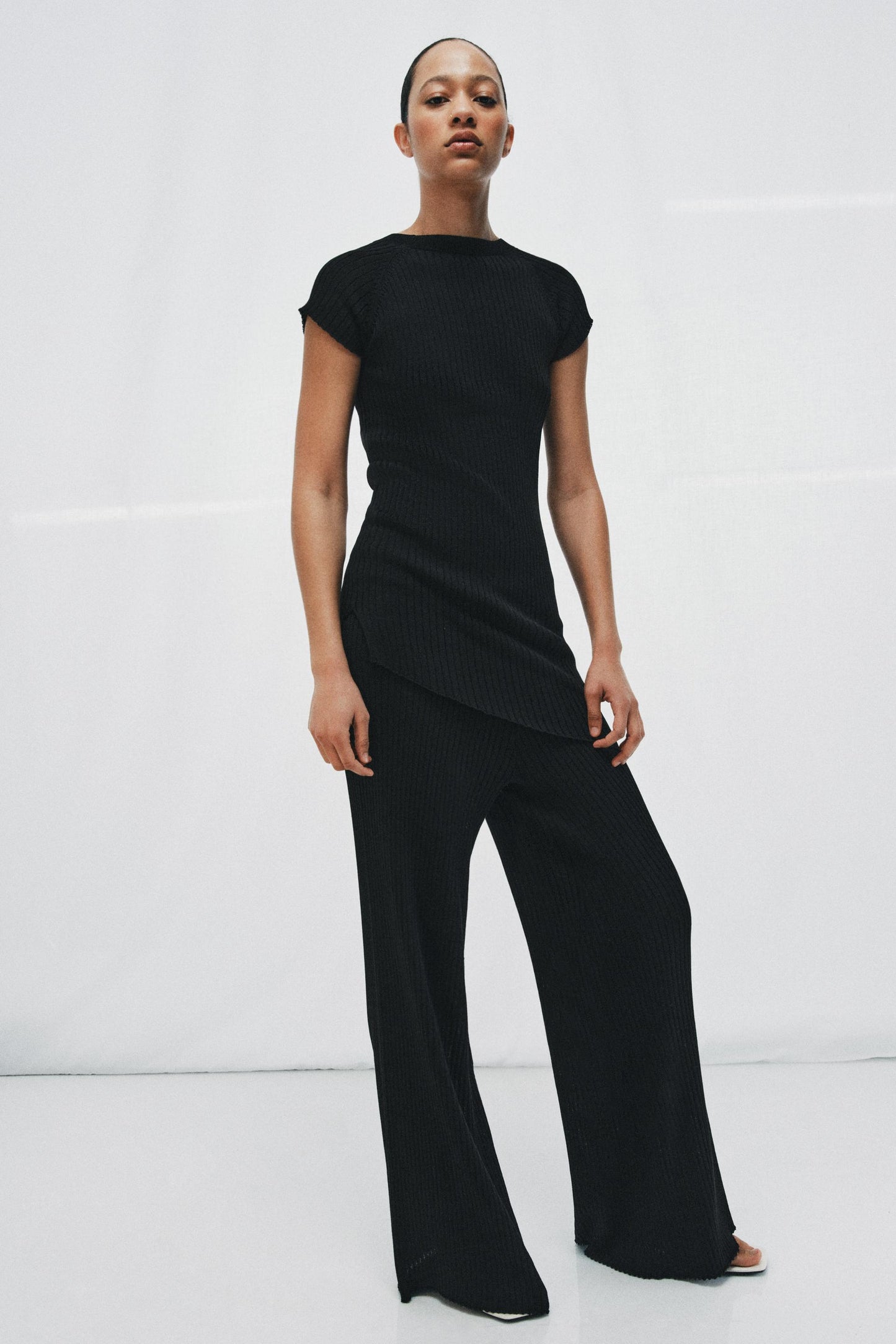 Top côtelé en maille asymétrique