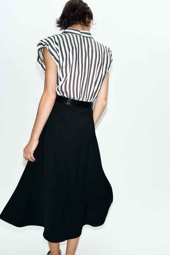 Robe midi contrastée à rayures avec ceinture