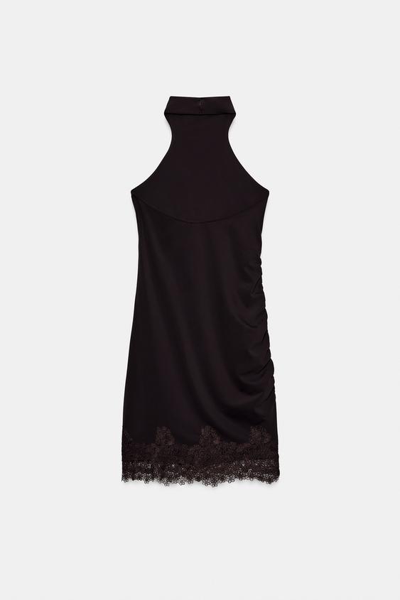 Robe dos-nu en dentelle