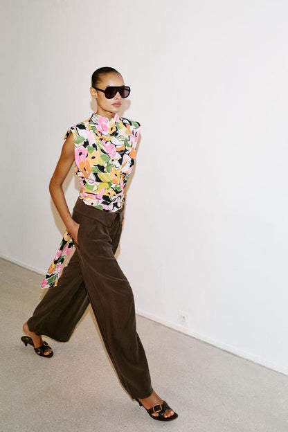 Pantalon à pinces et taille rabattue