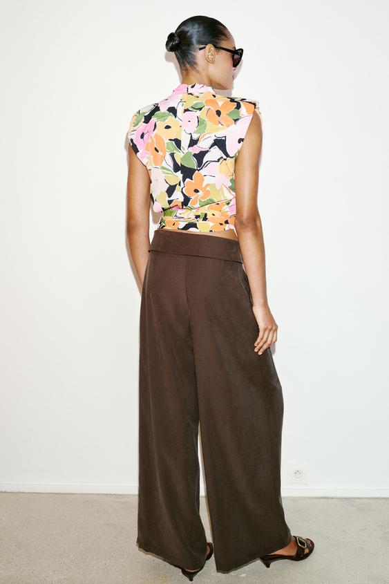 Pantalon à pinces et taille rabattue