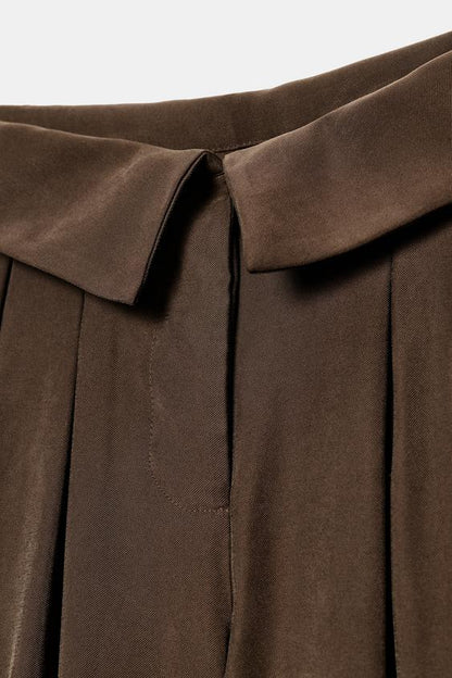 Pantalon à pinces et taille rabattue