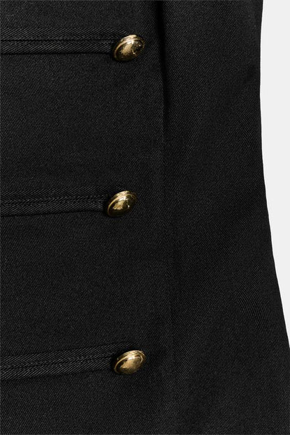 Robe courte à brandebourgs