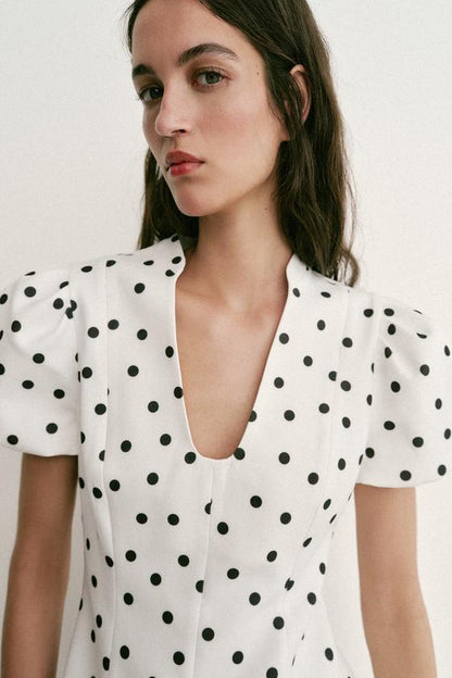 Robe courte à manches bouffantes