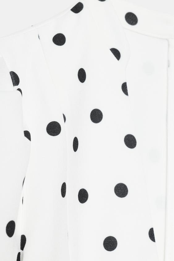 Robe courte à manches bouffantes