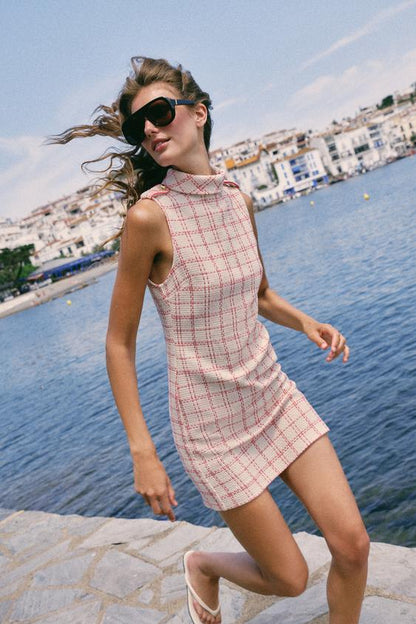 Robe courte structurée