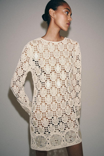 Robe en maille ajourée à perles