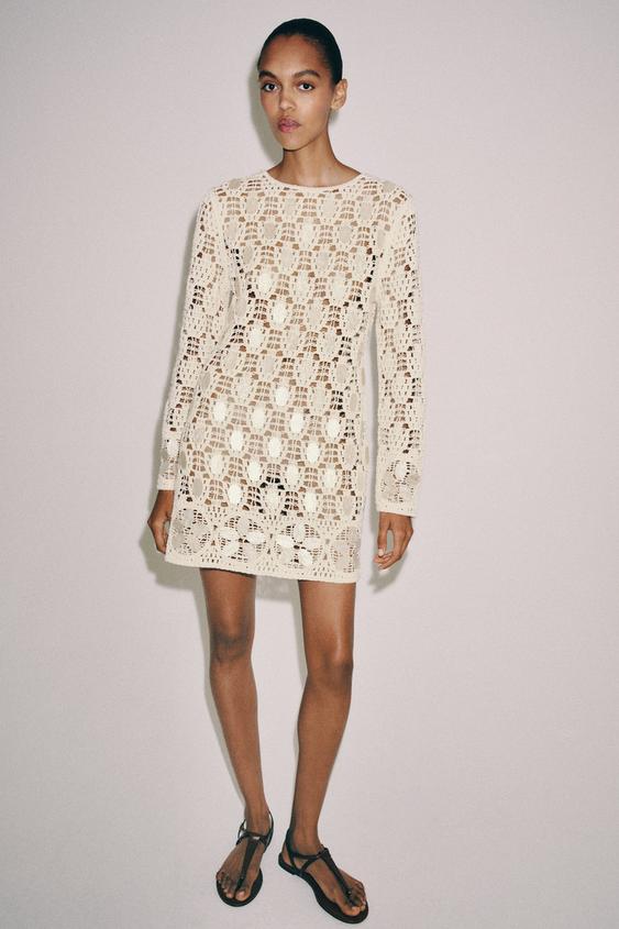 Robe en maille ajourée à perles