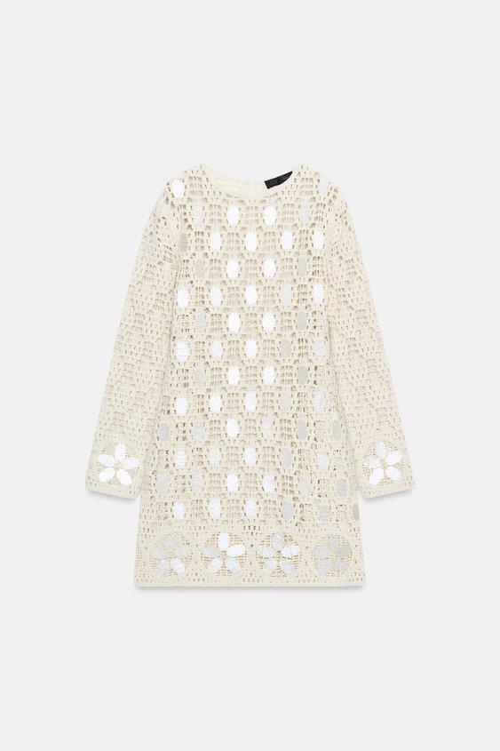 Robe en maille ajourée à perles