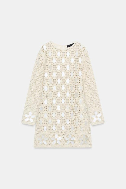 Robe en maille ajourée à perles