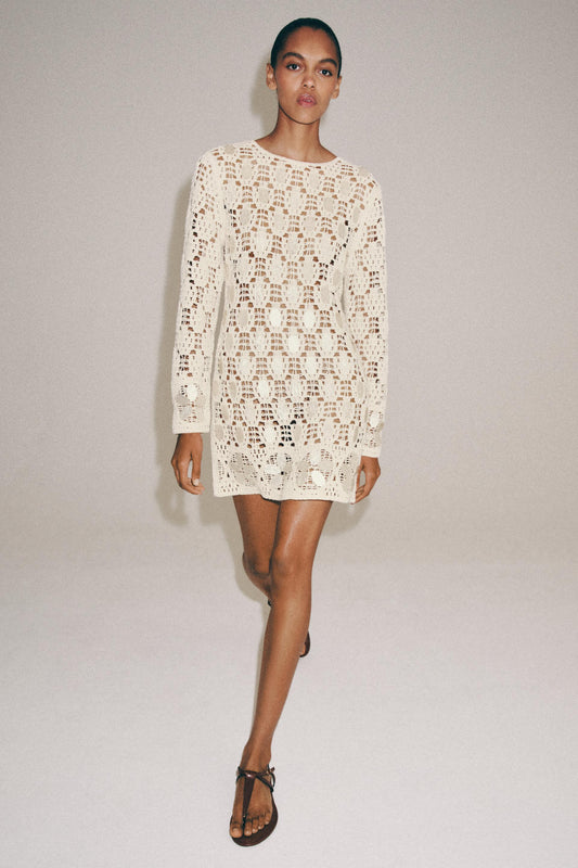 Robe en maille ajourée à perles