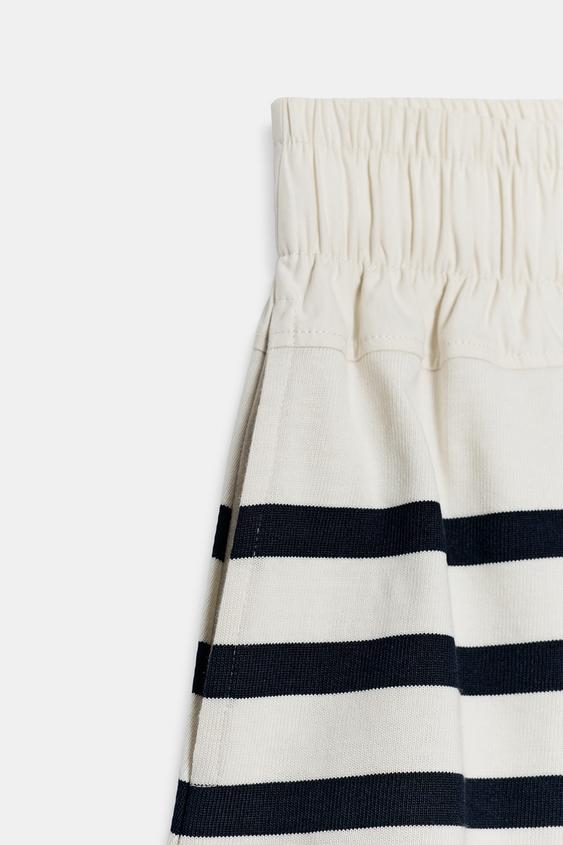 Short à rayures