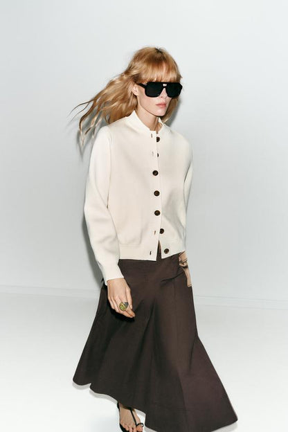 Veste en maille à bouton contrasté