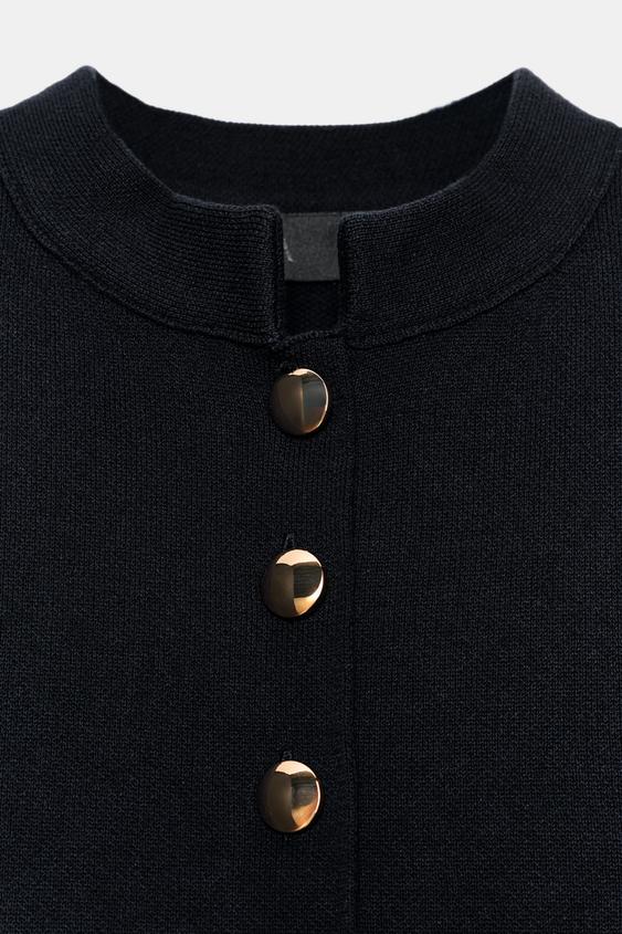 Veste en maille peplum à bouton doré