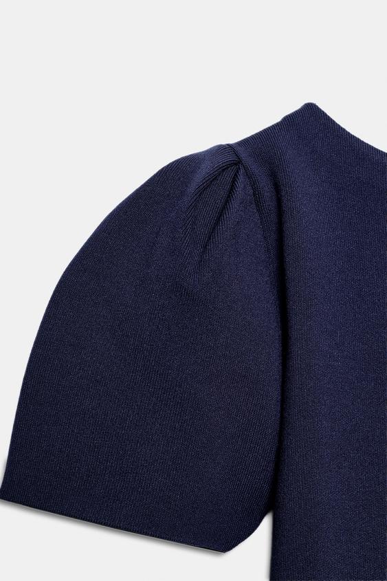 Robe courte en maille à manches bouffantes