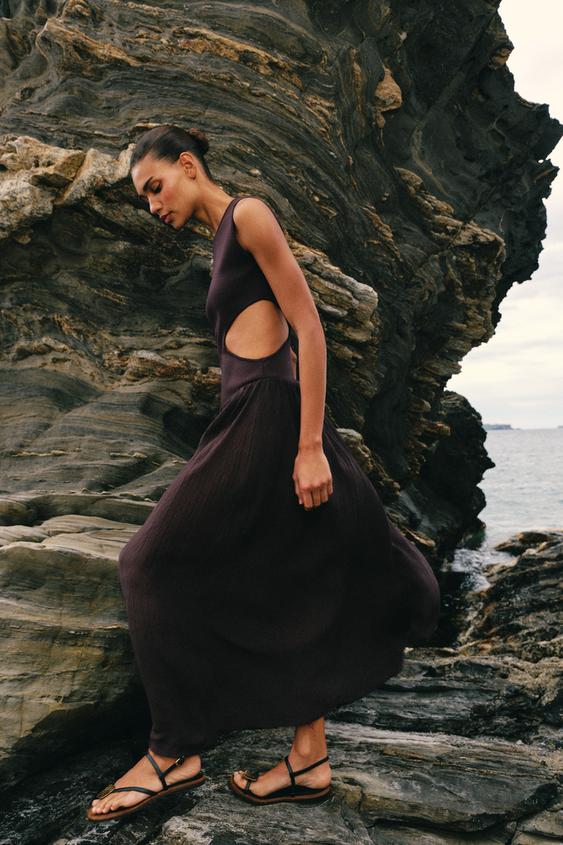 Robe contrastée en maille à découpes