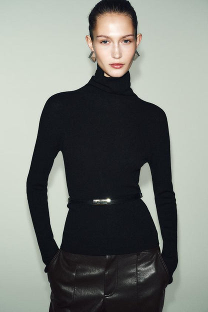Pull 100 % laine à col montant avec ceinture