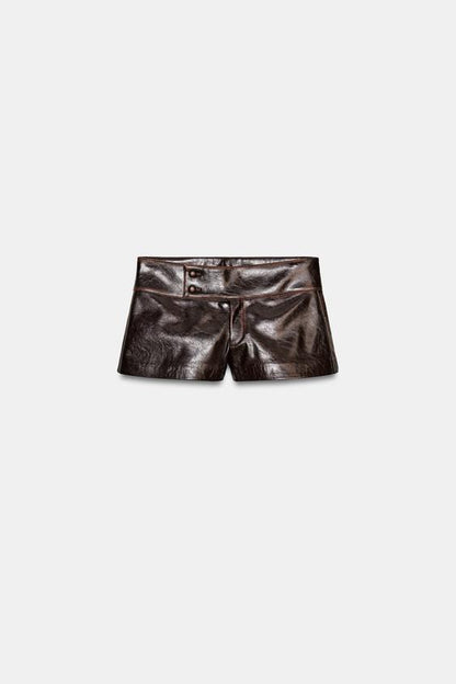 Short à taille haute et fines rayures