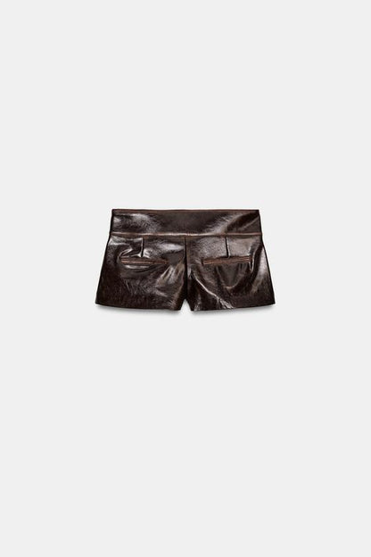 Short à taille haute et fines rayures
