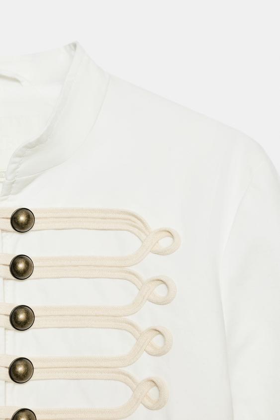 Veste cintrée à brandebourgs