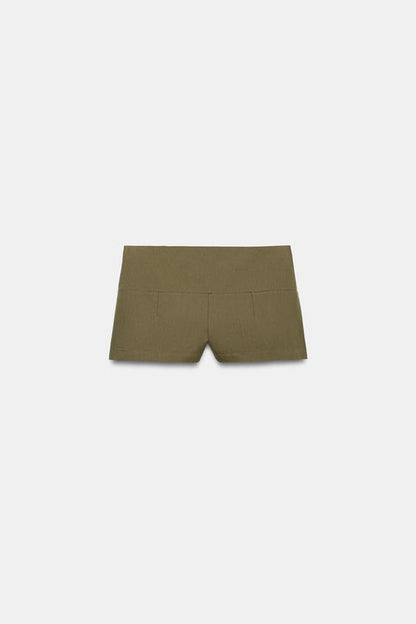 Short mini à boutons