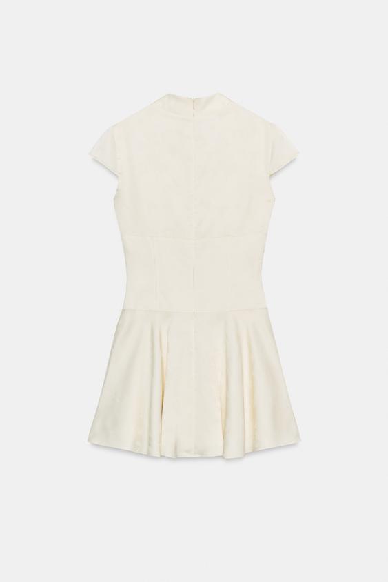 Robe mini satinée en jacquard à boutons