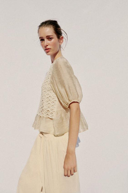 Top contrasté au crochet