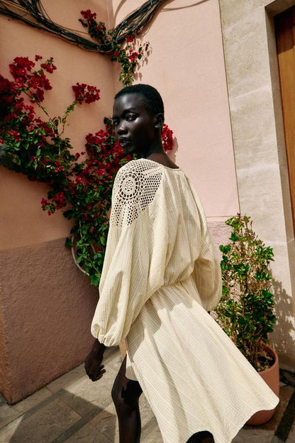 Robe mini contrastée au crochet