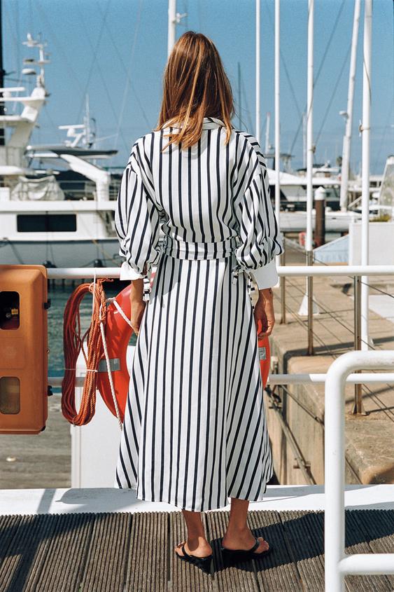Robe midi à rayures avec ceinture