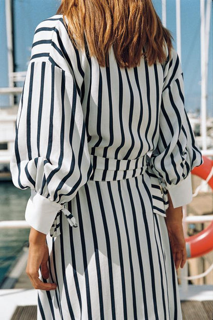 Robe midi à rayures avec ceinture