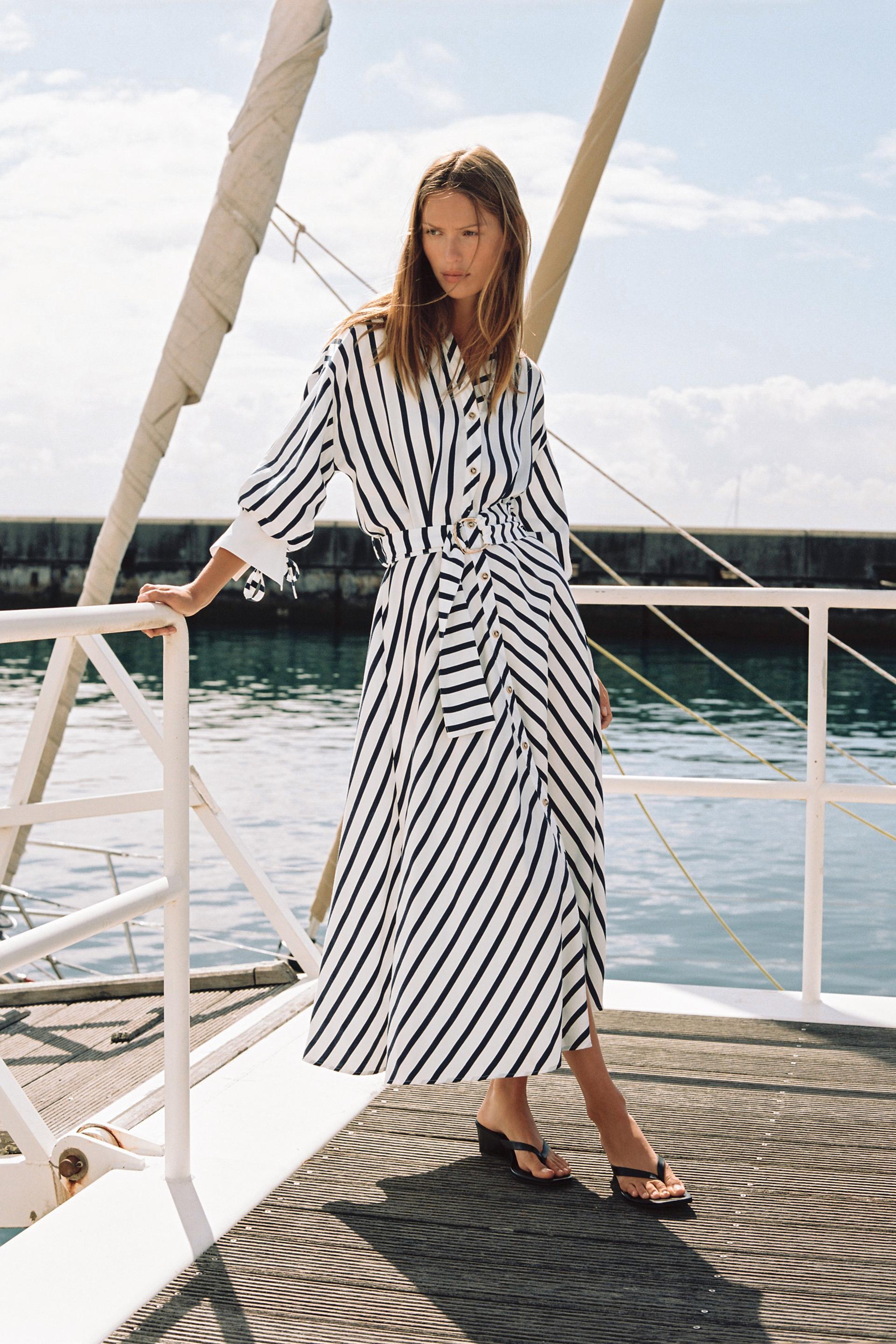 Robe midi à rayures avec ceinture