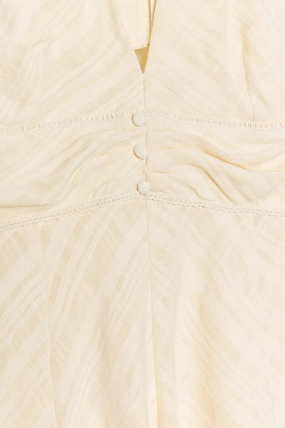Robe courte texturée dos-nu