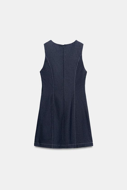 Robe courte à brandebourgs