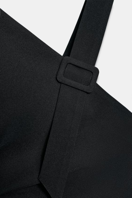 Robe courte asymétrique à boucle